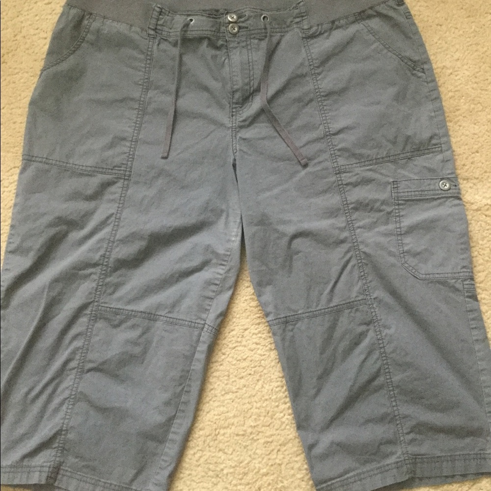 Lane Bryant gray capris size 22 elastic waist